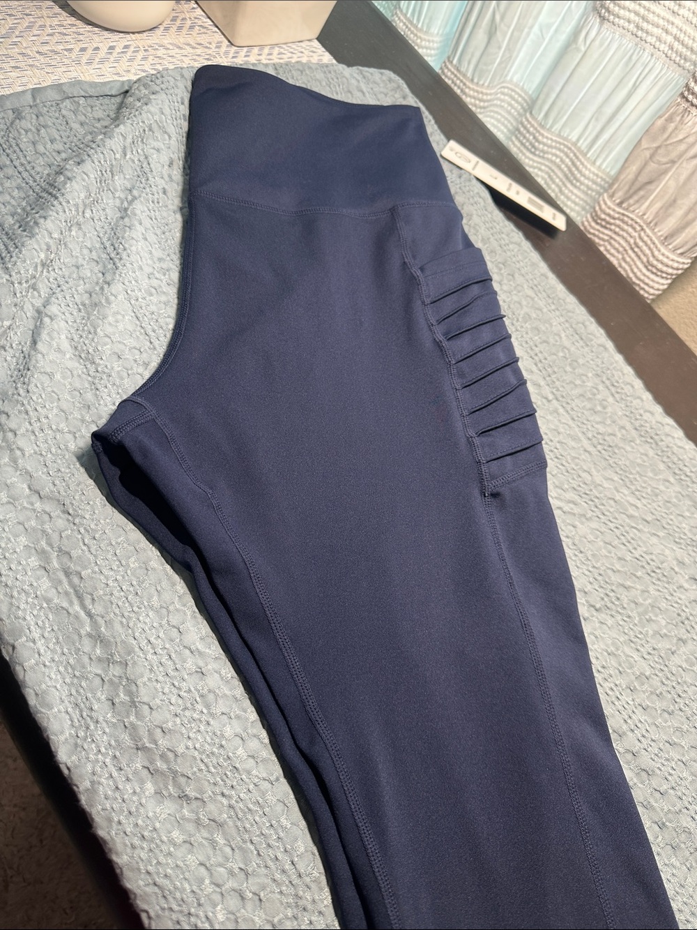 Navy High-Waist Leggings with Side Rib Detail pockets Sz L by VoGo NWT